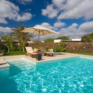 https://beautiful-villa-ambar.in-canary-islands.com