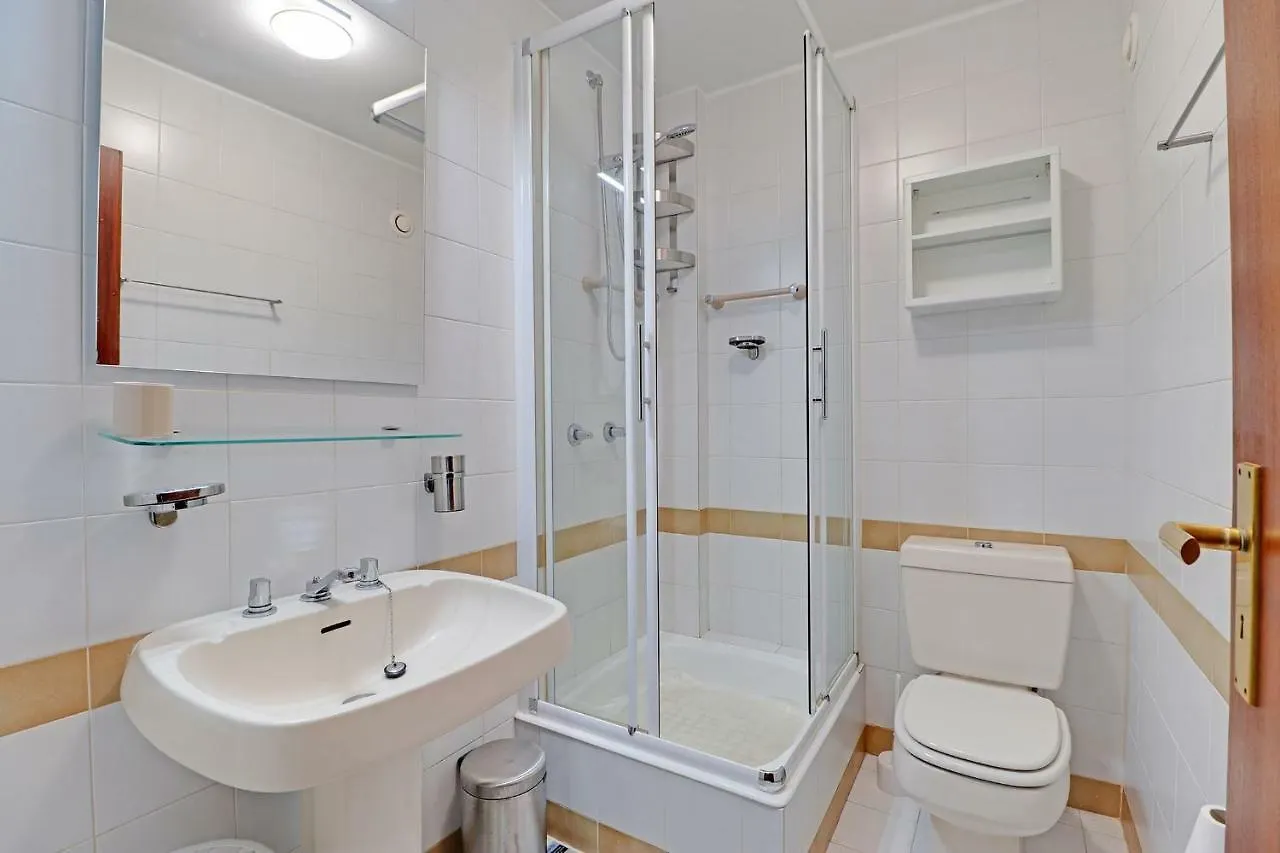 Faro Classic Apartment By Homing