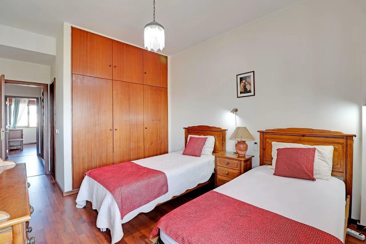 Faro Classic Apartment By Homing