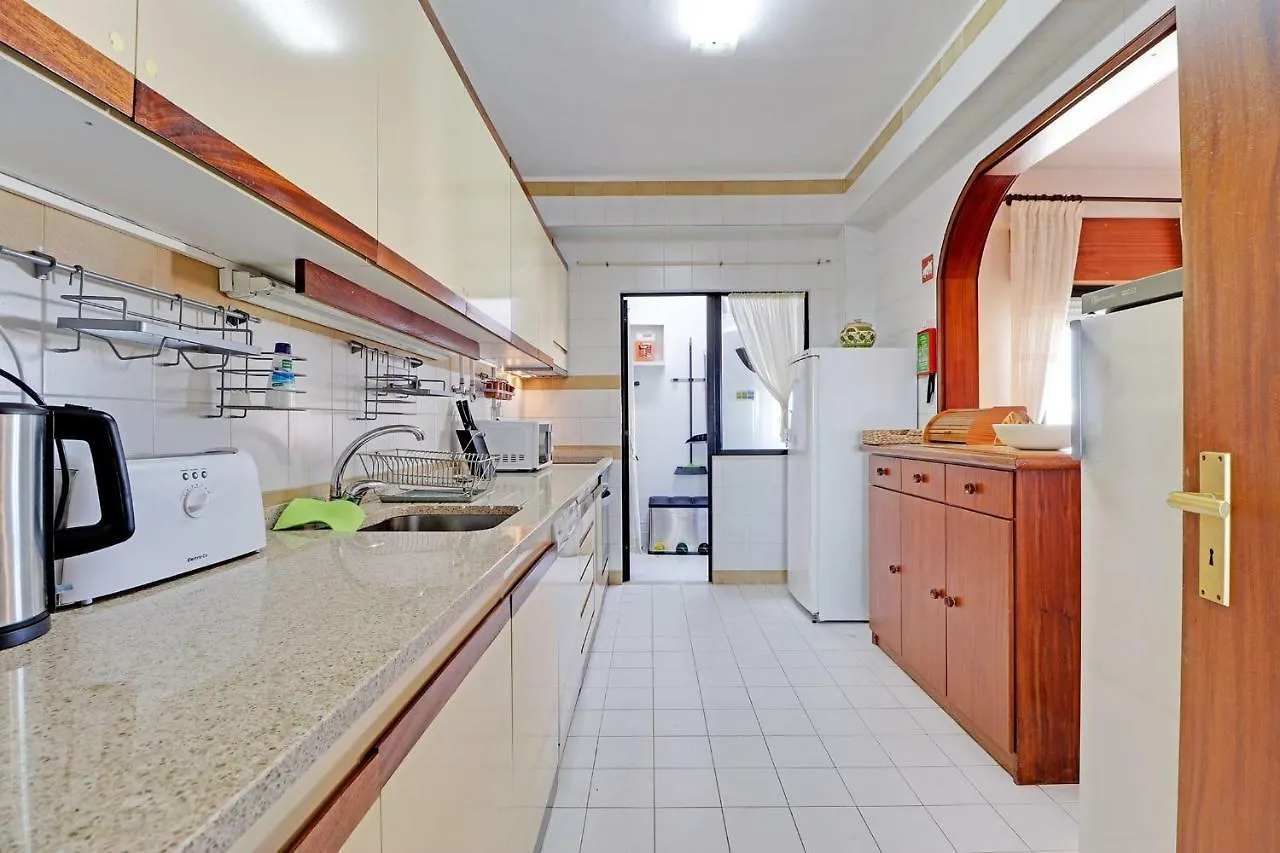 Faro Classic Apartment By Homing